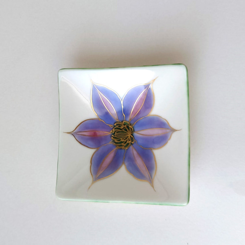 ピンク色に色づいた桜が美しいお皿 花々（桜）三寸角皿 磁器 小皿 raku