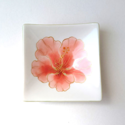 ピンク色に色づいた桜が美しいお皿　花々（桜）三寸角皿　磁器 8枚目の画像