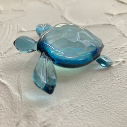 ブルースターダスト色のウミガメオブジェ ～波紋～ ボロシリケイトガラス（水面模様） 9枚目の画像