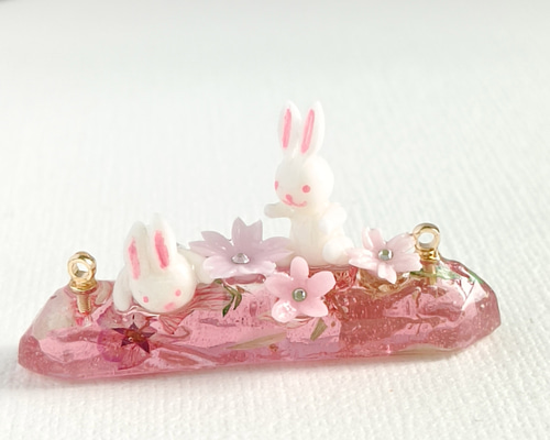 粘土細工】【UVレジン】うさぎと桜 ネックレス ネックレス・ペンダント