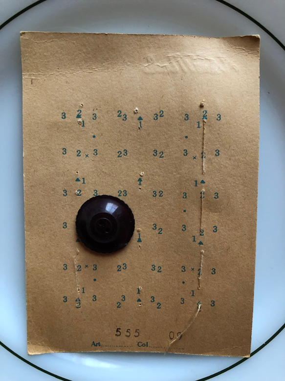 アンティーク ボタン 5個　ビンテージ 昭和 レトロ 個性的 ハンドメイド素材 日本製 ポップ アクセ 紫　パープル 7枚目の画像