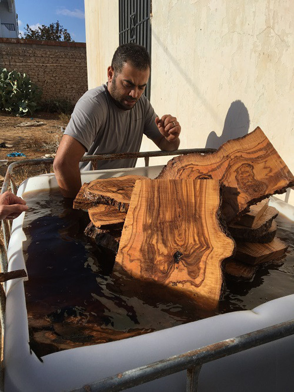 ◇オリーブの木 個性あふれる1点もの どちらも表の顔なんです 溝付き  