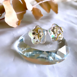 glass star clear aurora gold Earrings 5枚目の画像