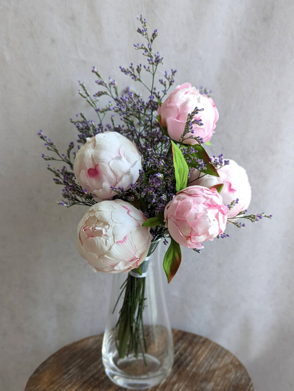 ブルーファンタジアとシャクヤクと花々のリース