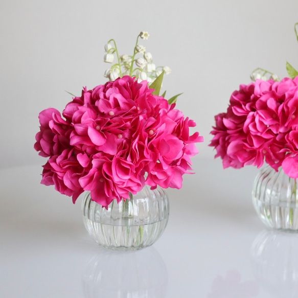 《ずっと咲いてる》ルビーカラー紫陽花とすずらん（無料ギフトラッピング） 1枚目の画像