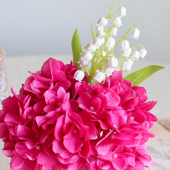 《ずっと咲いてる》ルビーカラー紫陽花とすずらん（無料ギフトラッピング） 2枚目の画像