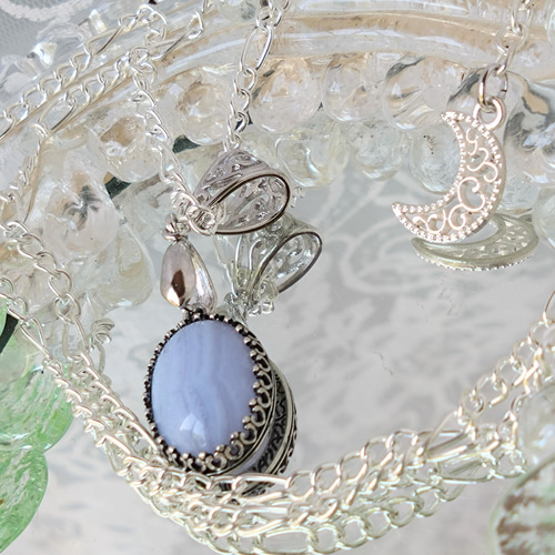 12月誕生石・・心の平穏と静寂の石 ブルーレース アゲート necklace 