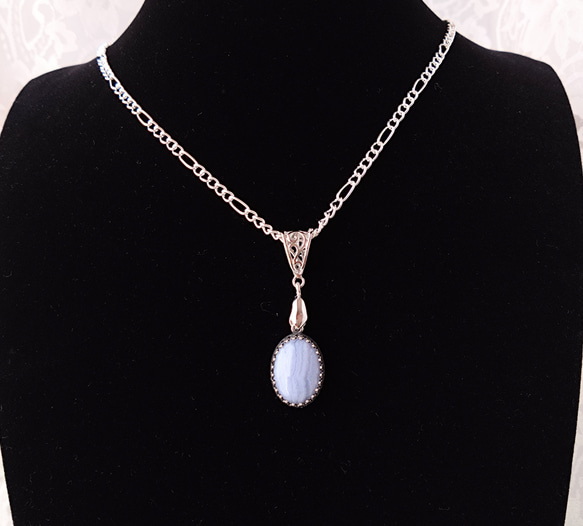 12月誕生石・・心の平穏と静寂の石　ブルーレース アゲート necklace　（サージカルステンレスチェーンに変更可能） 3枚目の画像