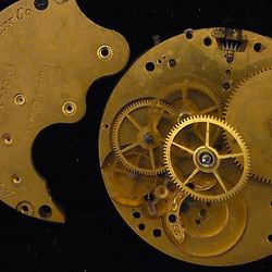 本物志向。1888年ごろのウォルサムの懐中時計のパーツです。　jw-401 2枚目の画像