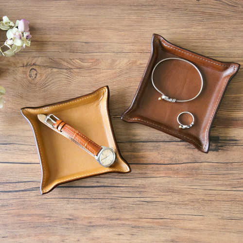 カラーが選べる】革のトレイ◇ミニトレイ◇本革◇名入れ刻印◇小物置き