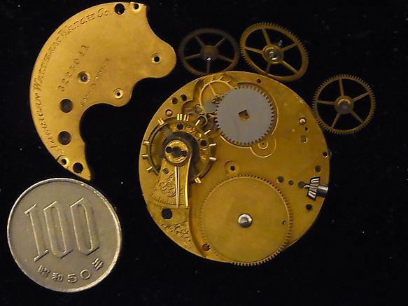 本物志向。1886年ごろのウォルサムの懐中時計のパーツです。　jw-402 1枚目の画像