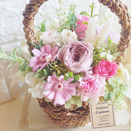 ☆再販☆プリザーブドの薔薇と小花のバスケットアレンジメント