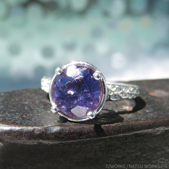 ブラッドショット アイオライト リング / Bloodshot Iolite Ring 5枚目の画像