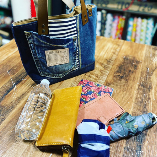 普段使いのトートバッグ小サイズ デニムリメイク【スマホの