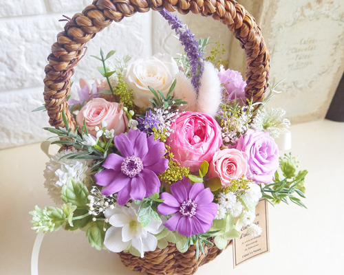 小さなフラワーバスケット♡プリザーブドフラワー　ハンドメイド雑貨　淡いピンク 小さなフラワーバスケット♡プリザーブドフラワー ハンドメイド雑貨