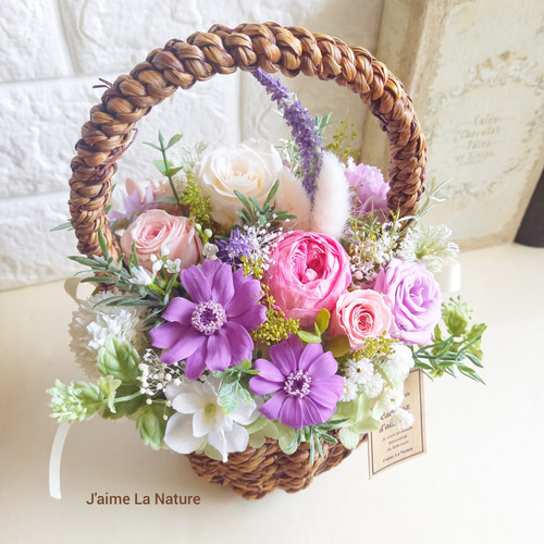 プリザーブドの薔薇と小花のバスケットアレンジメント -feminine・№4