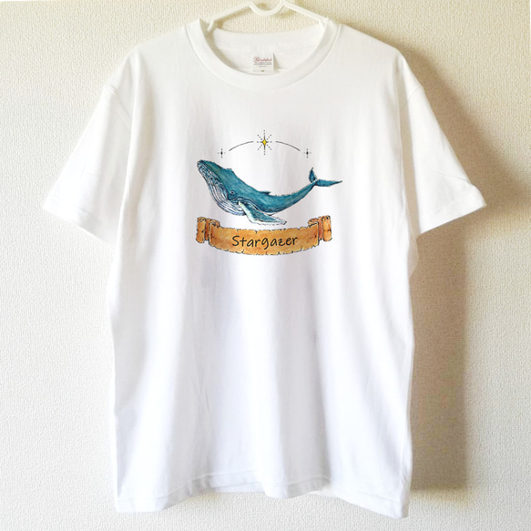 【送料無料】星を眺めるザトウクジラの白Tシャツ～子供から大人までみんなで使える13サイズ～ 1枚目の画像