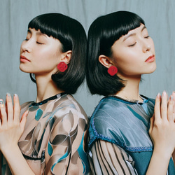 菜の花結びのイヤリング　-Red×Red- 　■ピアス可■ 2枚目の画像
