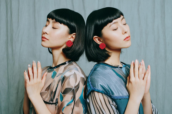 菜の花結びのイヤリング　-Red×Red- 　■ピアス可■ 2枚目の画像