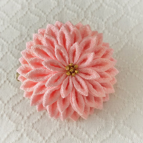つまみ細工〉半くすの髪飾り(サーモンピンク) ヘアクリップ つまみ細工〉半くすの髪飾り(サーモンピンク) ヘアクリップ