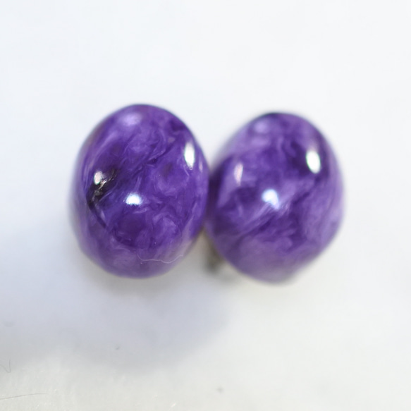 （1 件）Charoite 耳釘（10 x 8 毫米，鈦柱） 第2張的照片