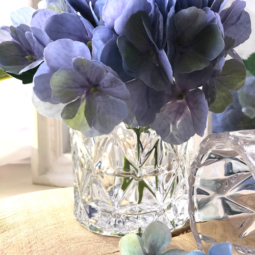 特集掲載】ブルー紫陽花の花瓶付きアレンジ ずっと楽しめる
