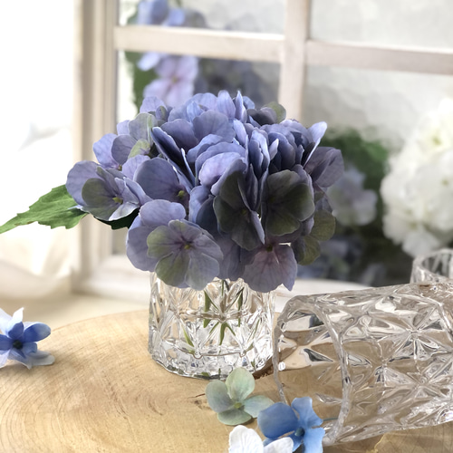 特集掲載】ブルー紫陽花の花瓶付きアレンジ ずっと楽しめる