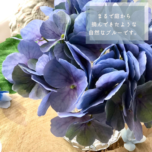 ネムアメリカンフラワー花瓶付き紫陽花と桜 特集掲載】ブルー紫陽花の花瓶付きアレンジ ずっと楽しめる