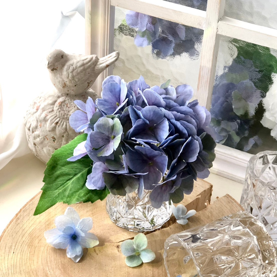 特集掲載】ブルー紫陽花の花瓶付きアレンジ ずっと楽しめる