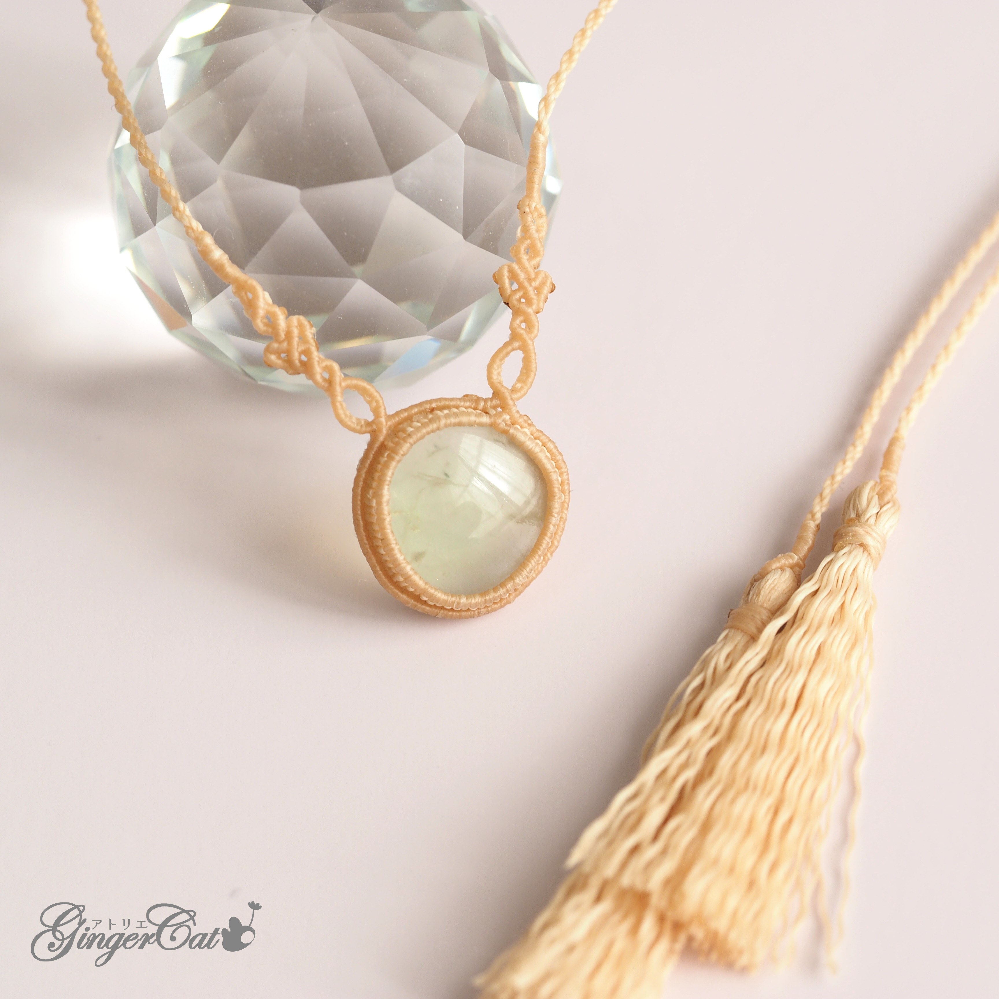 天然石プレナイトのペンダント【マクラメアクセサリー】
