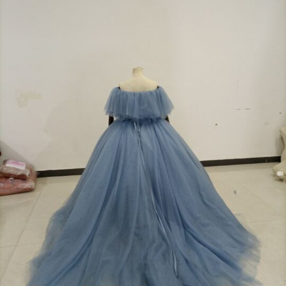 送料無料！ダスティーブルーカラードレス　ボリュームチュールケープ　ウエディングドレス 6枚目の画像