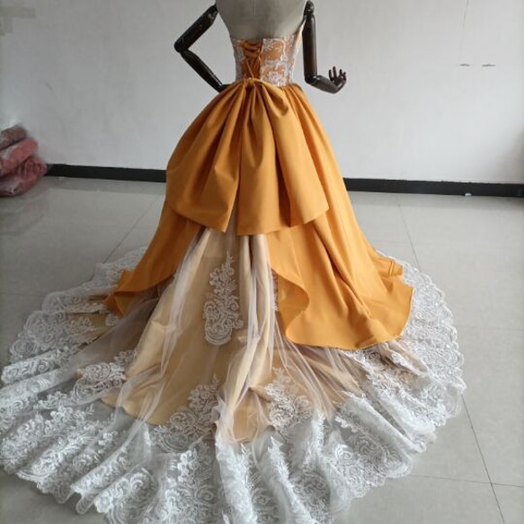 高質量！領連衣裙黃色蕾絲刺繡可拆卸雨披婚禮 第5張的照片