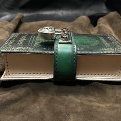 魔導書型タロットカードケース "Grimoire" 緑の書 3枚目の画像
