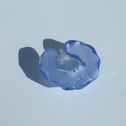 ガラス イヤーカフ　“ice(アイス)” -ネモフィラ- ～溶けない氷シリーズ～ 7枚目の画像