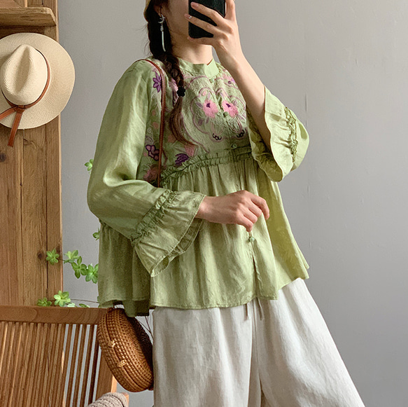 刺繍のシャツ　リネンブラウス ラミー麻のシャツ 長袖ブラウス ループボタン S～Ｌサイズ 夏に着たい　ゆったり 2枚目の画像