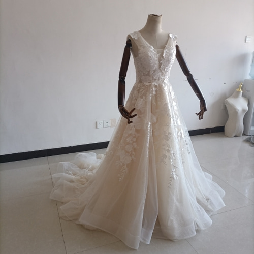 華やか ウエディングドレス ファスナー キラキラチュール エレガント  