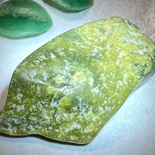 旅御守り✨ サーペンティン（蛇紋石） 原石 タンブル 天然石 東洋