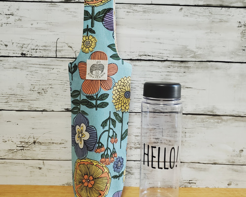 折りたためる ペットボトルカバー（北欧フラワー柄） その他キッチン