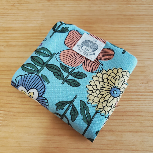 折りたためる ペットボトルカバー（北欧フラワー柄） その他キッチン