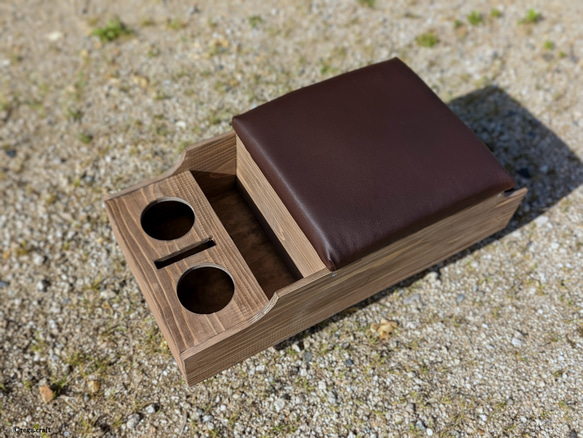 ハイエース　センターコンソールボックス　アンティークブラウン　ナロー/標準ボディ用　ヒノキ＆杉製　アームレスト 3枚目の画像