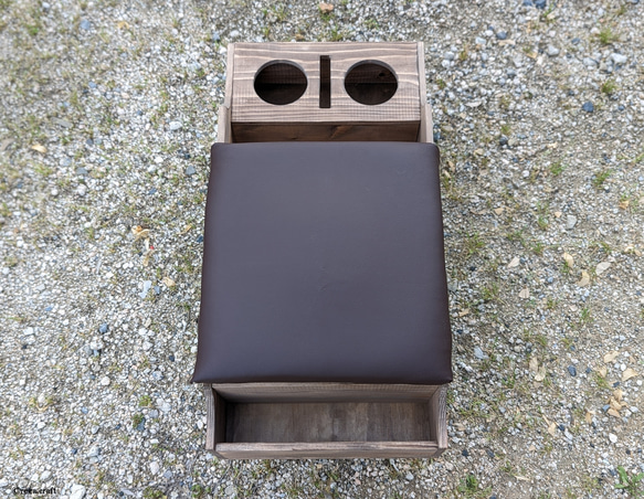 ハイエース　センターコンソールボックス　アンティークブラウン　ナロー/標準ボディ用　ヒノキ＆杉製　アームレスト 4枚目の画像