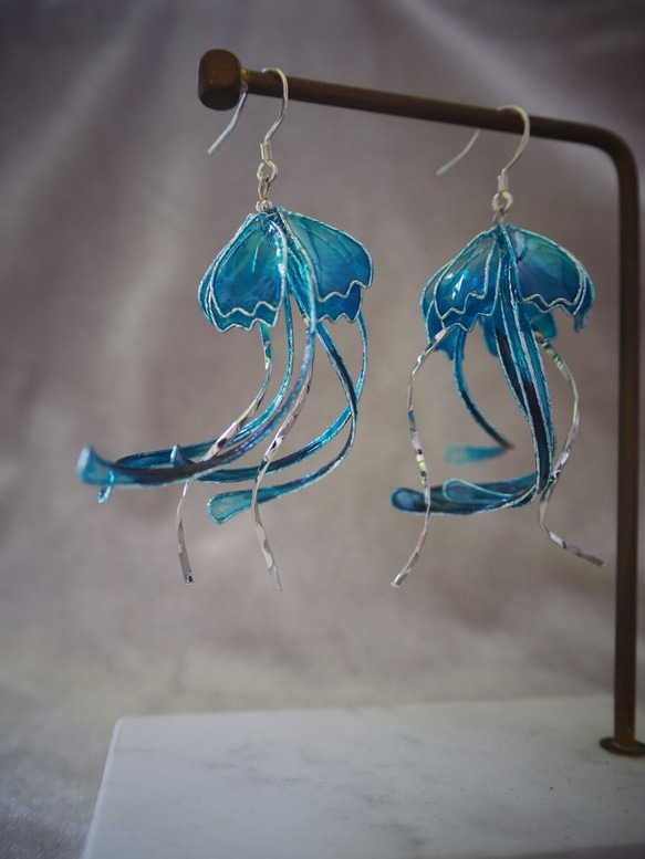 水母 蔚藍 垂墜式樹脂耳環 第2張的照片