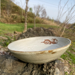 【再販】 アイヌうさぎの翔ける中鉢 オフホワイト  陶器 7枚目の画像