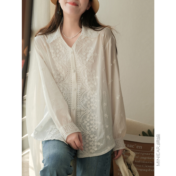 Calvin Klein Floral Printed Georgette Crew Neck Keyhole