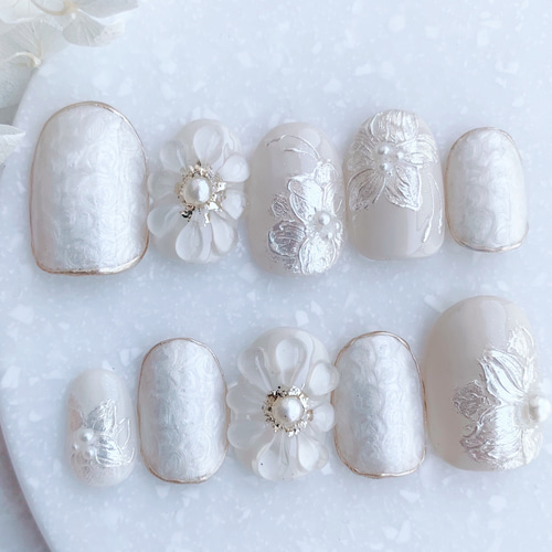 ブライダルネイル⧉ミラーフラワー／ぷっくりフラワーネイルアイボリー  