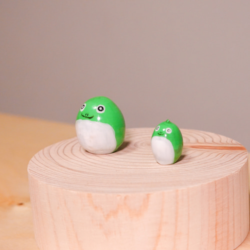 どんぐりおやこカエル 梅雨の玄関飾り 【6月】 その他置物 studio