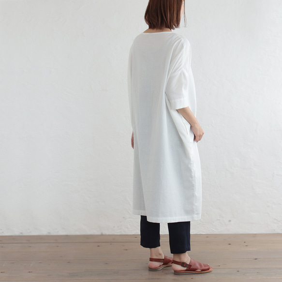 蓬鬆身材遮蓋亞麻罩衫連衣裙（灰白色）OP32。 第7張的照片