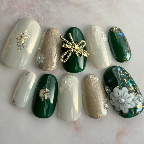 ネイルチップ 成人式 振袖 緑 フルオーダー オーダーネイル ニュアンス 成人式 振袖ネイル 緑×白×金ゴールド 和柄ネイルチップ 袴 訪問