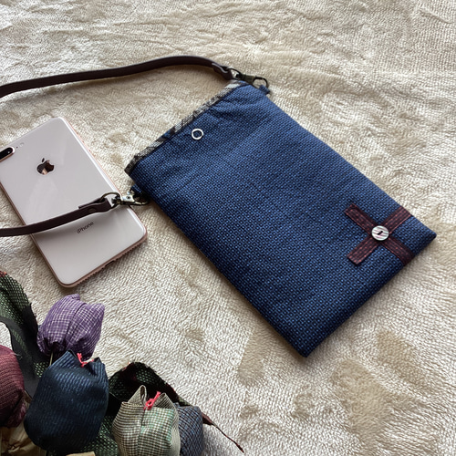 龍郷青のミニポーチ アンティーク大島紬のスマホポシェット 龍郷青 本革ショルダー