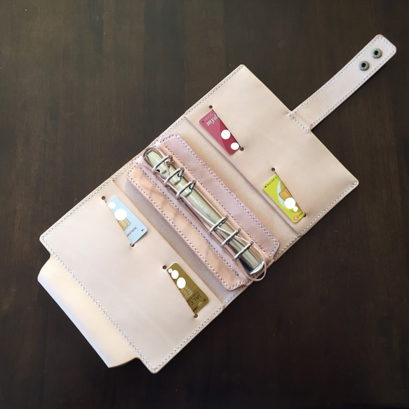 creema限定【ﾊﾞｲﾌﾞﾙL・生成・日光浴】筒状ペンホルダーのシステム手帳 SNBL-002sp 230507 筒状ペンホルダーのシステム手帳 筒状ペンホルダーのシステム手帳☜　 バイブル 002sp 生成り ノート付 ヌメ床革 ミニ6穴 内径選べます